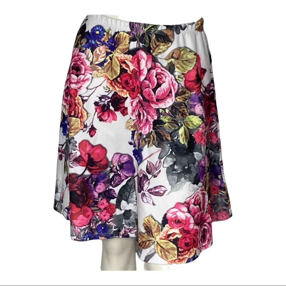 KTOO Floral Skirt Sz Medium